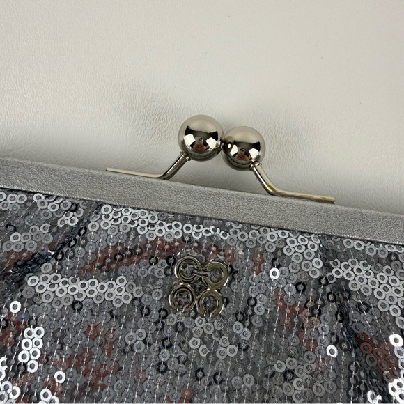 Coach Metallic Silver Sequin Kisslock Clutch Bag - Picture 3 of 14